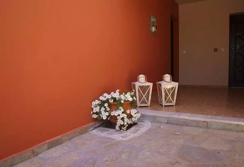 Georgia Vicky Studios & Apartments