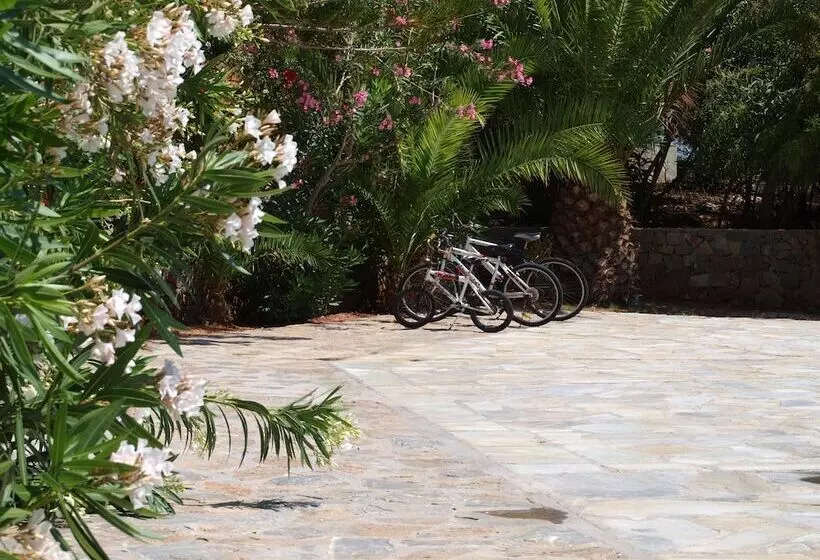 Georgia Vicky Studios & Apartments