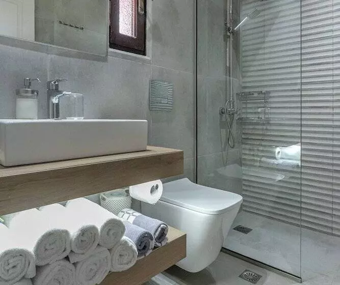 Georgia Vicky Studios & Apartments