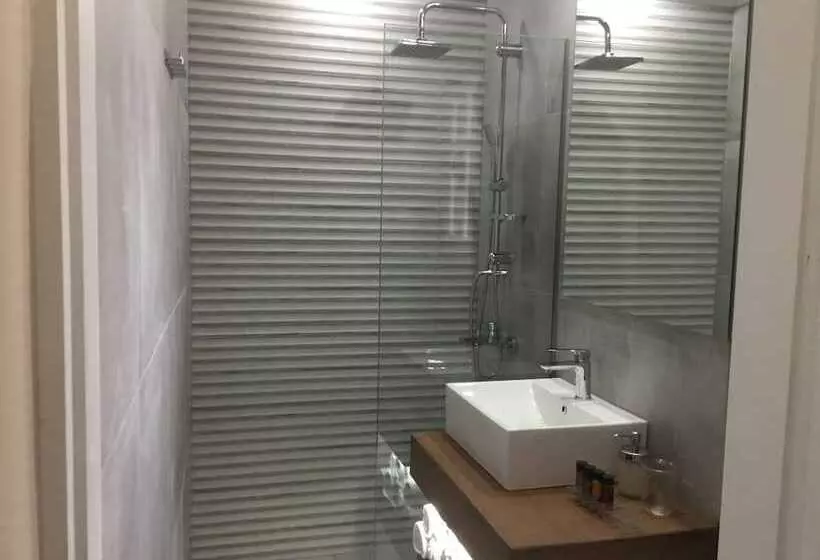 Georgia Vicky Studios & Apartments