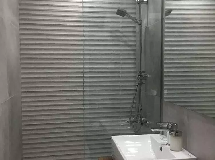 Georgia Vicky Studios & Apartments