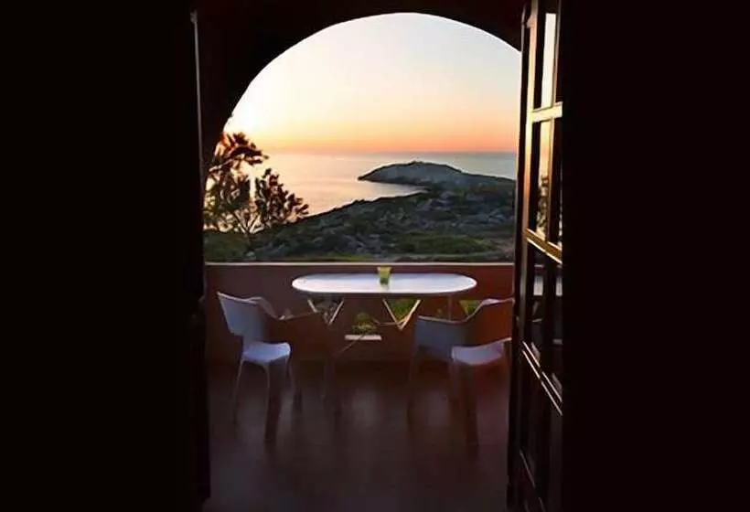 Georgia Vicky Studios & Apartments