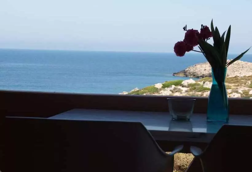 Georgia Vicky Studios & Apartments