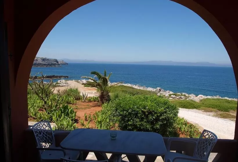 Georgia Vicky Studios & Apartments