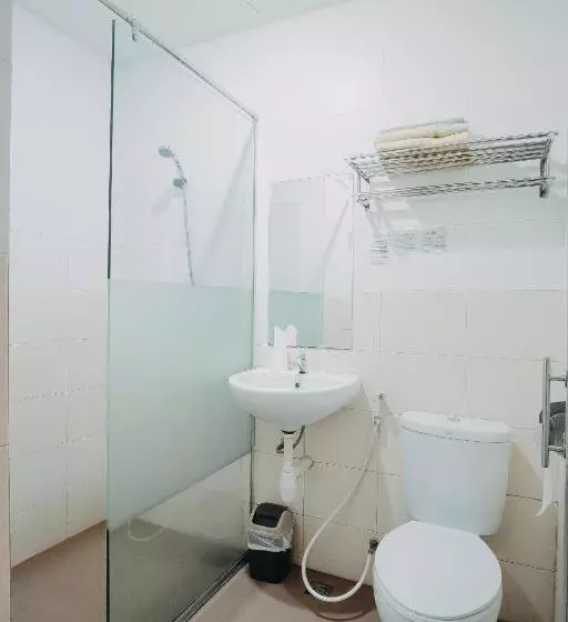 בית מלון כפרי Lovina Inn Nagoya Batam