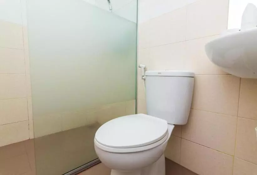 בית מלון כפרי Lovina Inn Nagoya Batam