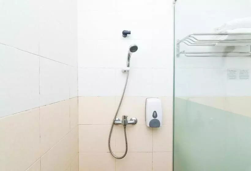 בית מלון כפרי Lovina Inn Nagoya Batam