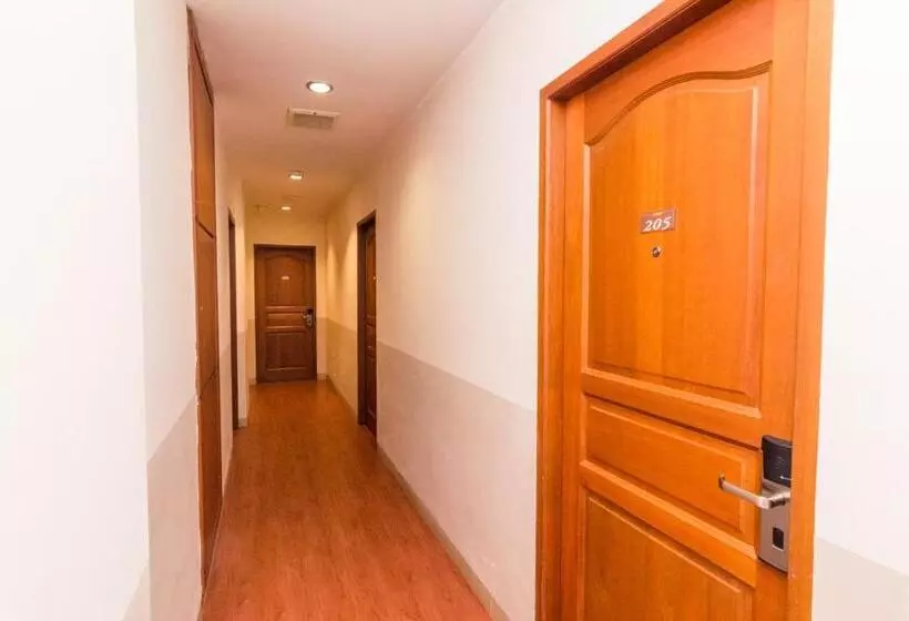 בית מלון כפרי Lovina Inn Nagoya Batam