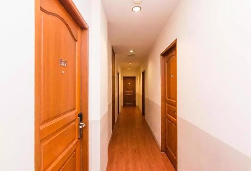 בית מלון כפרי Lovina Inn Nagoya Batam