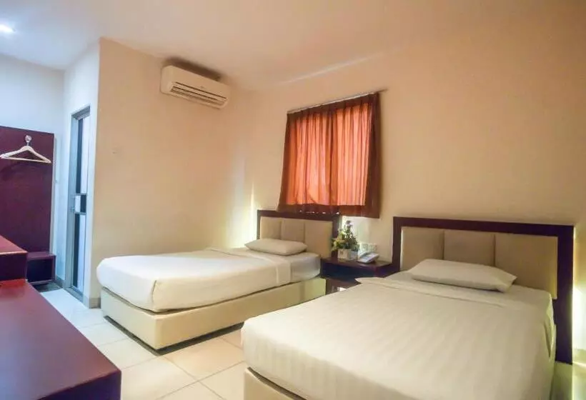 בית מלון כפרי Lovina Inn Nagoya Batam