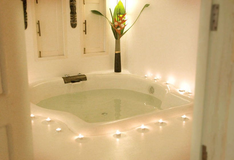 هتل Pai Island Resort