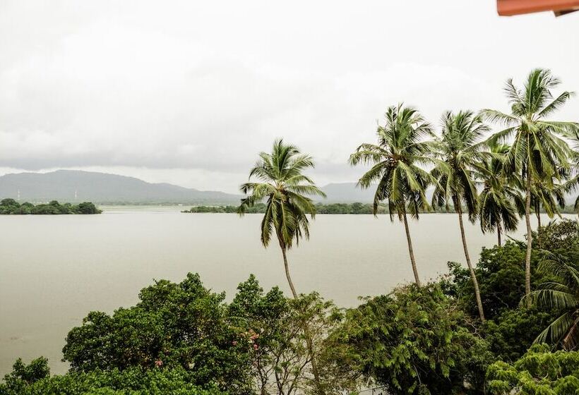 ホテル Thaulle Ayurveda Resort   Yala