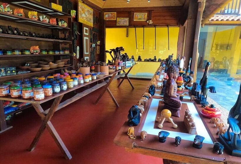 ホテル Thaulle Ayurveda Resort   Yala