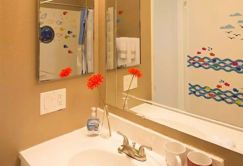 Sunny And Elegant Villa