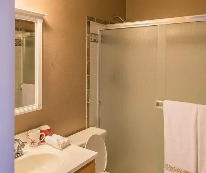 Sunny And Elegant Villa