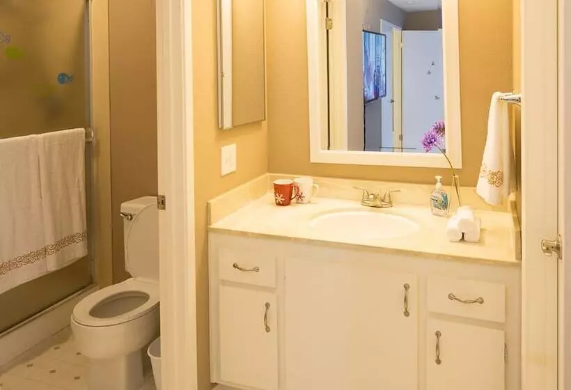 Sunny And Elegant Villa