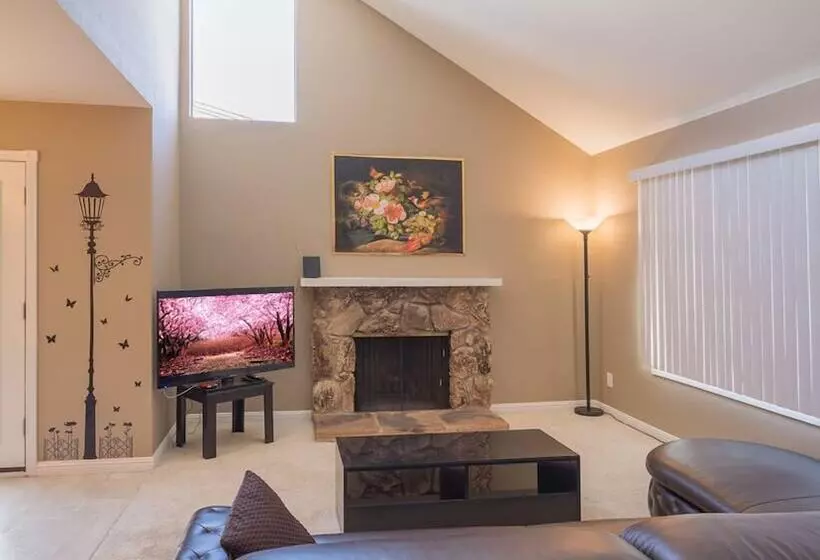 Sunny And Elegant Villa