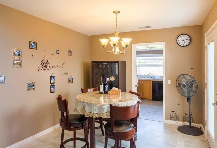 Sunny And Elegant Villa