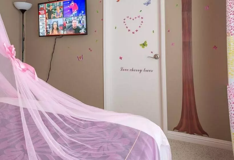 Sunny And Elegant Villa