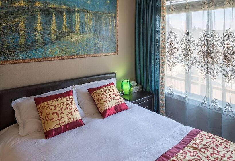 Sunny And Elegant Villa