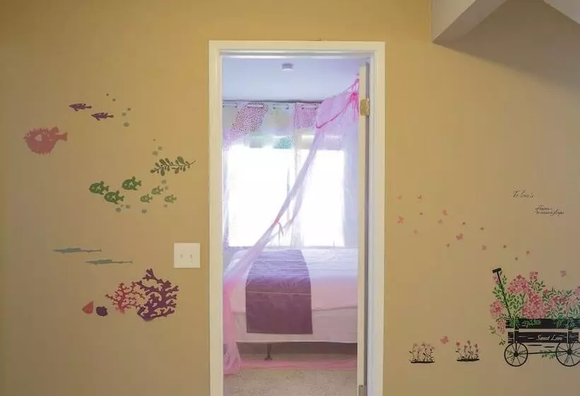 Sunny And Elegant Villa