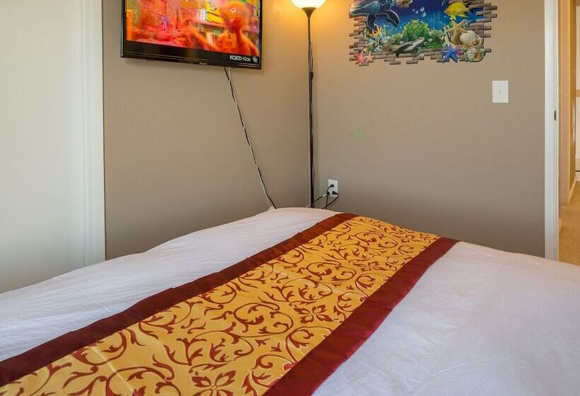 Sunny And Elegant Villa