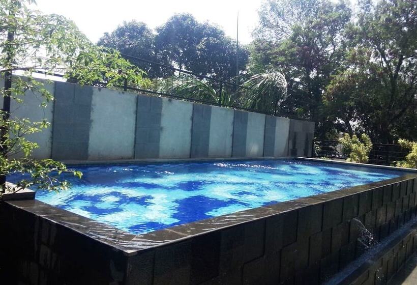 בית מלון כפרי Agria Bogor   Tajur