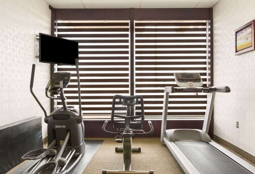 Отель Days Inn By Wyndham Vermilion