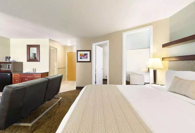 호텔 Days Inn By Wyndham Vermilion