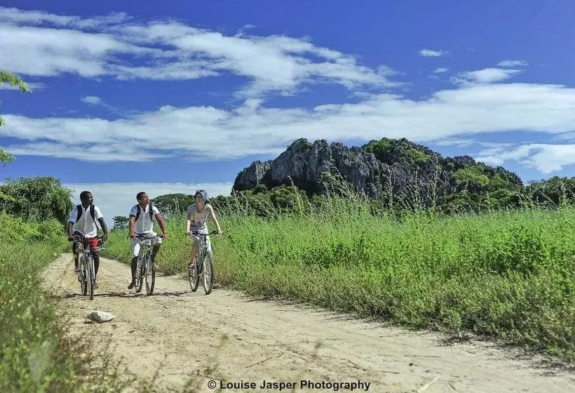 هتل Iharana Bush Camp