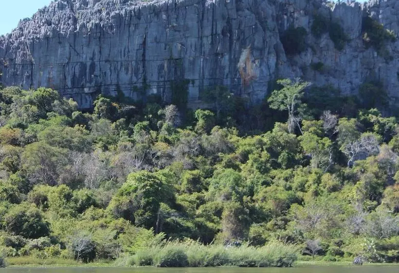 هتل Iharana Bush Camp