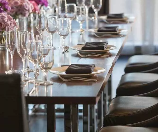 Отель Renaissance Albany