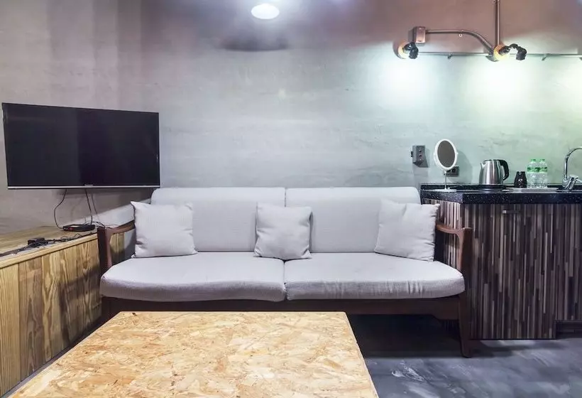 پانسیون 4 Design Inn