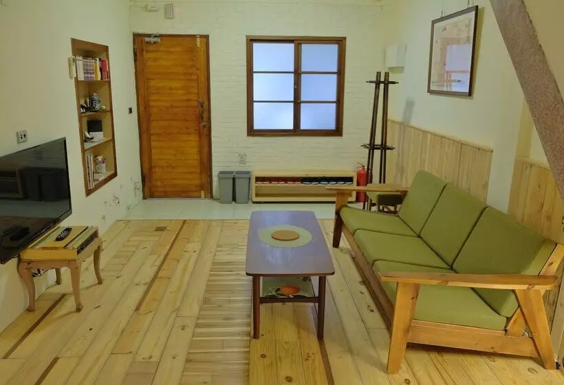 پانسیون Adore Tainan Adore House