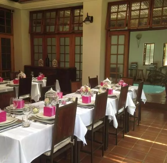 ペンション Kleine Constantia