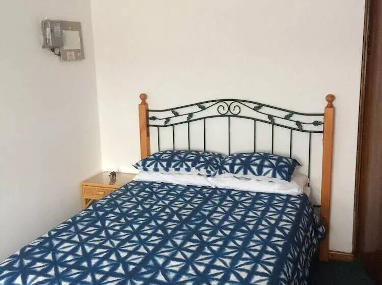 Общежитие Backpacker Apartments