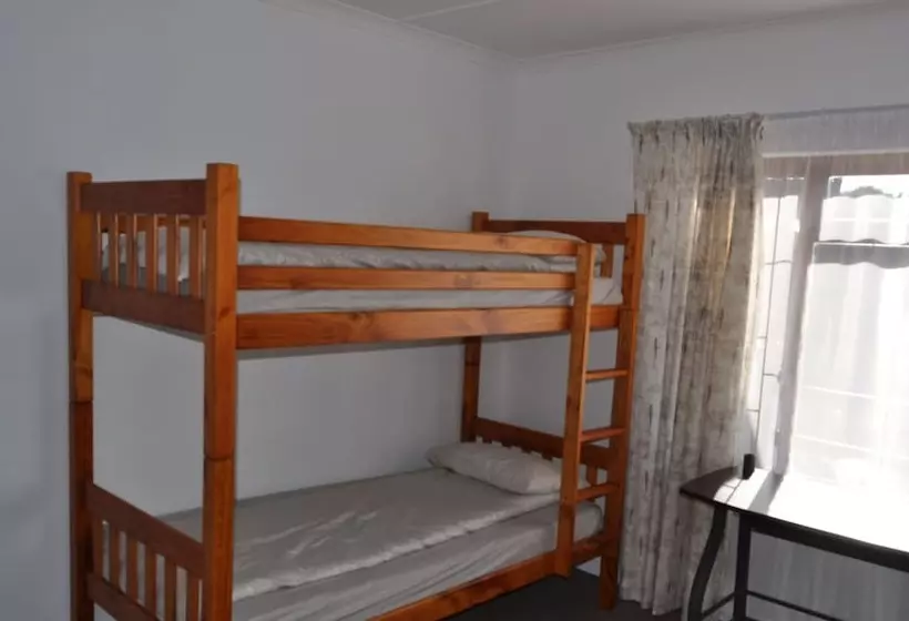 Общежитие Backpacker Apartments