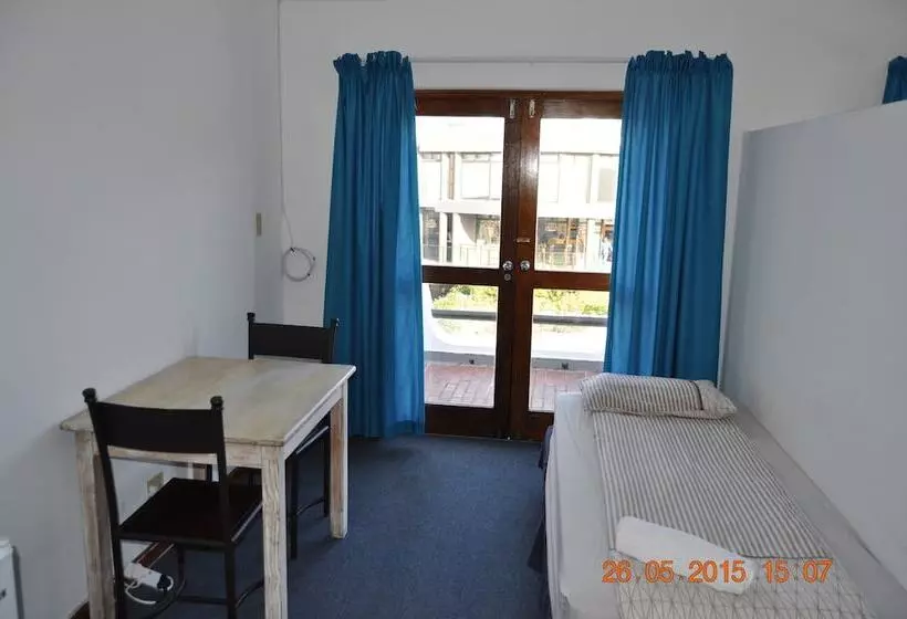 Общежитие Backpacker Apartments