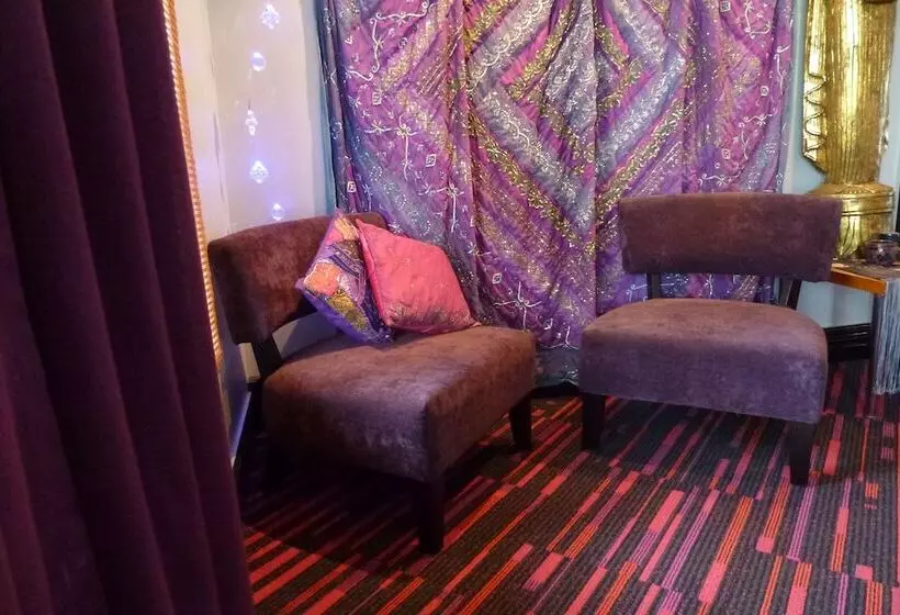 مبيت وإفطار The Retreat At Froog Moore Park