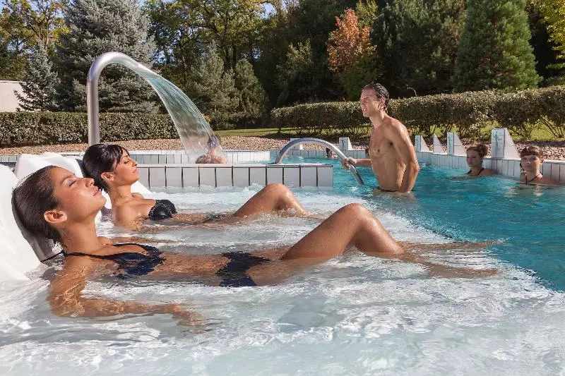 Отель Enzo Hôtels Diane   Logis Amnéville