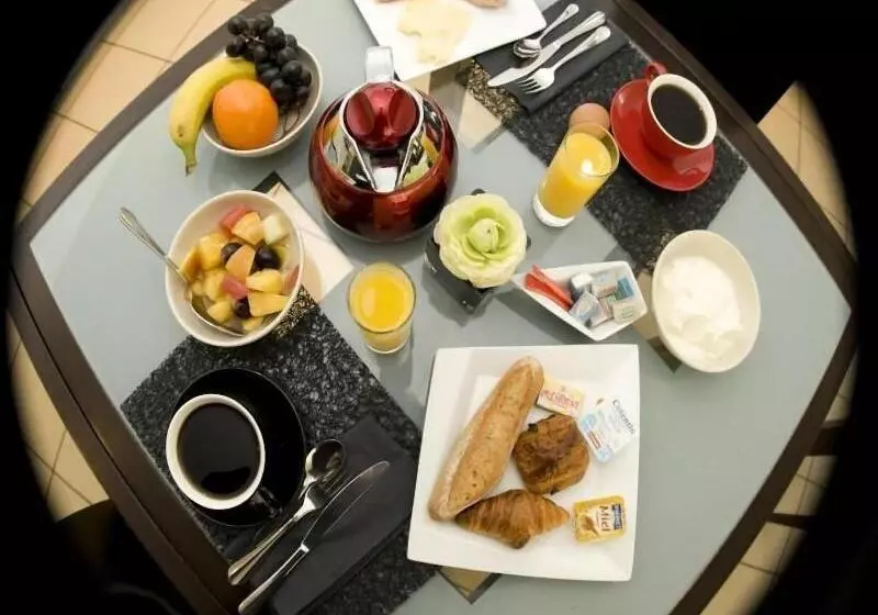 Отель Enzo Hôtels Diane   Logis Amnéville