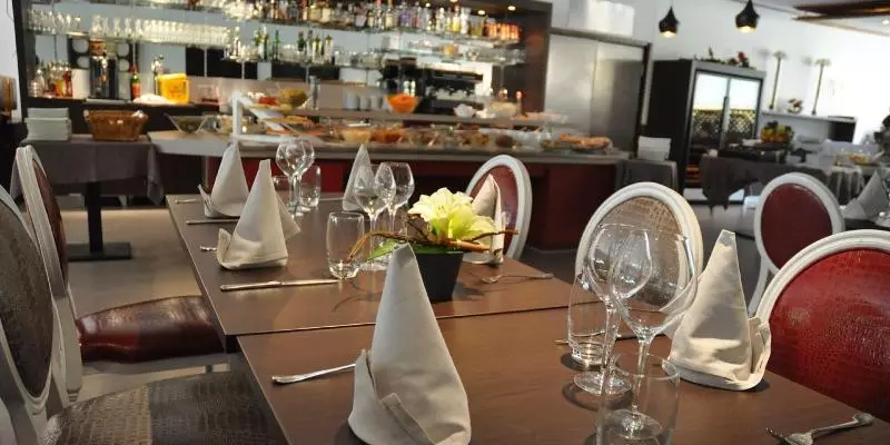 Отель Enzo Hôtels Diane   Logis Amnéville