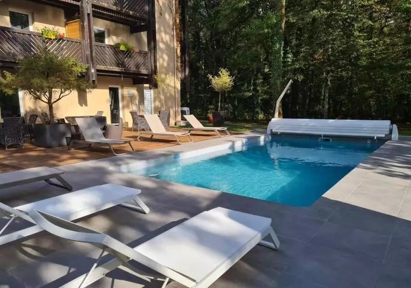 Отель Enzo Hôtels Diane   Logis Amnéville