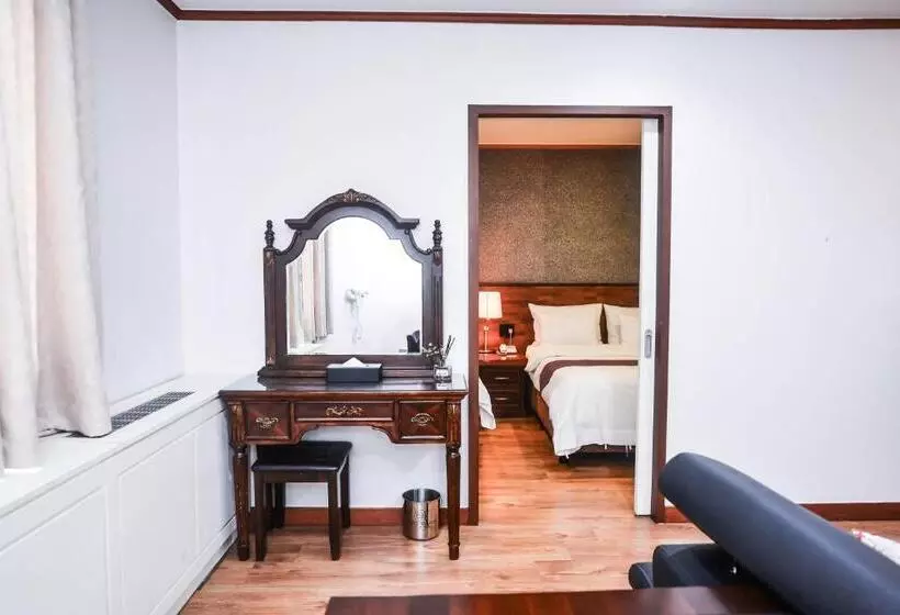 בית מלון כפרי Noblesse Tourist