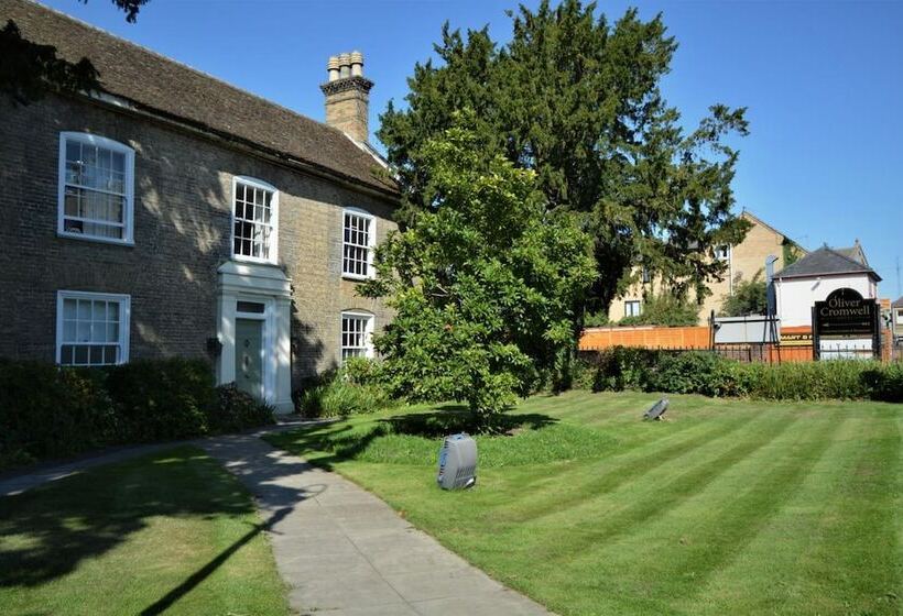 Hotel Oliver Cromwell