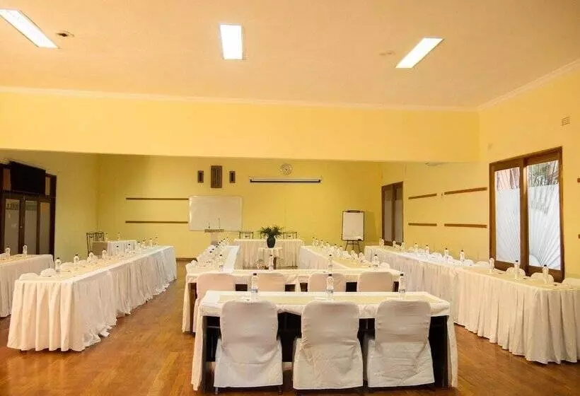 هتل Palmwood Lodge