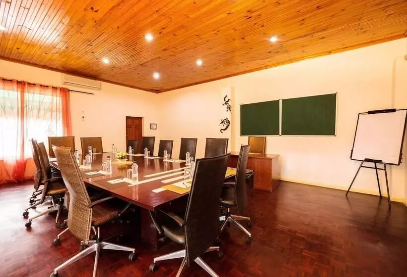 هتل Palmwood Lodge