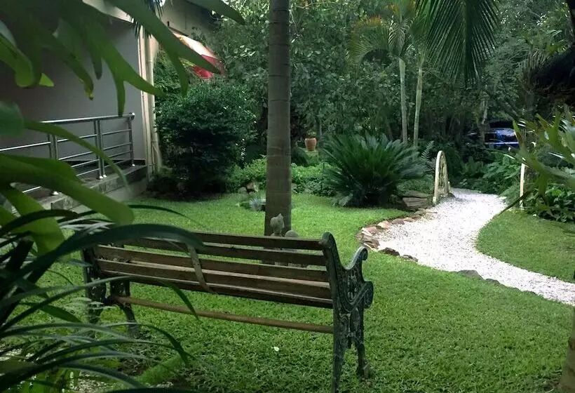 هتل Palmwood Lodge
