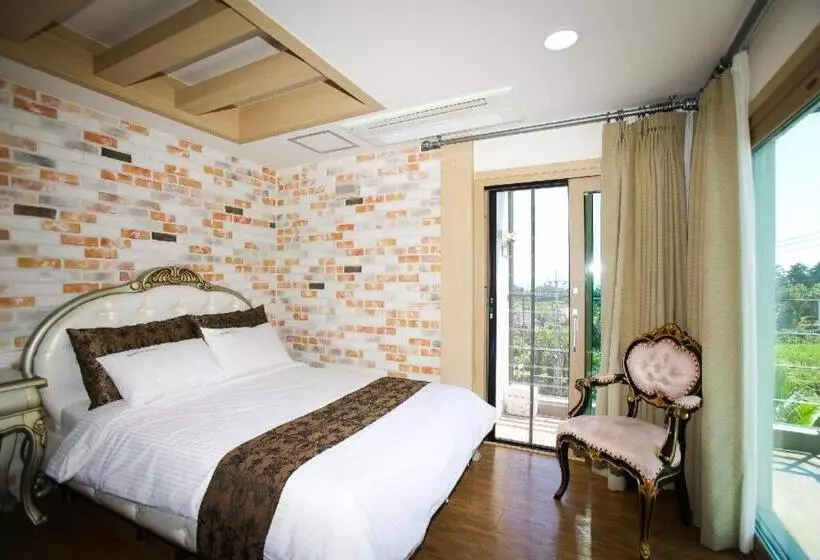 Port Avenue Hotel N Resort
