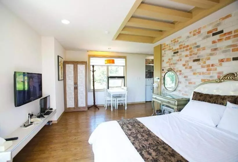 Port Avenue Hotel N Resort